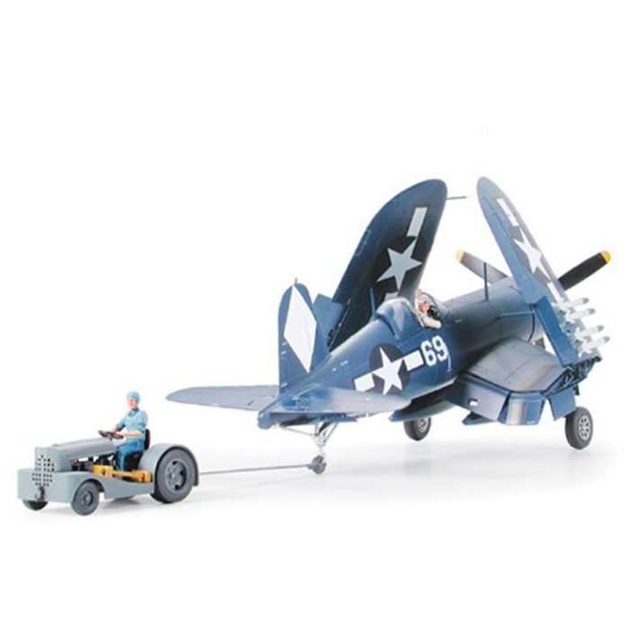 TAMIYA F4U-1D CORSAIR W/ 'MOTO-TUG' - 61085