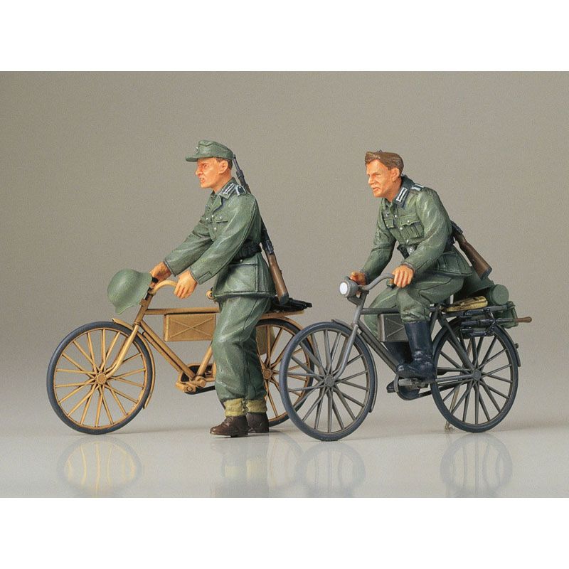 TAMIYA GERMAN SOLDIERS WITH BICYCLES-35240